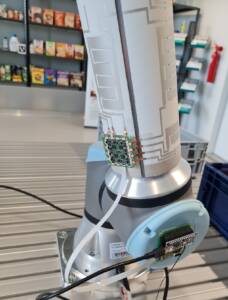 A cobot using functional paint as proximity sensor
