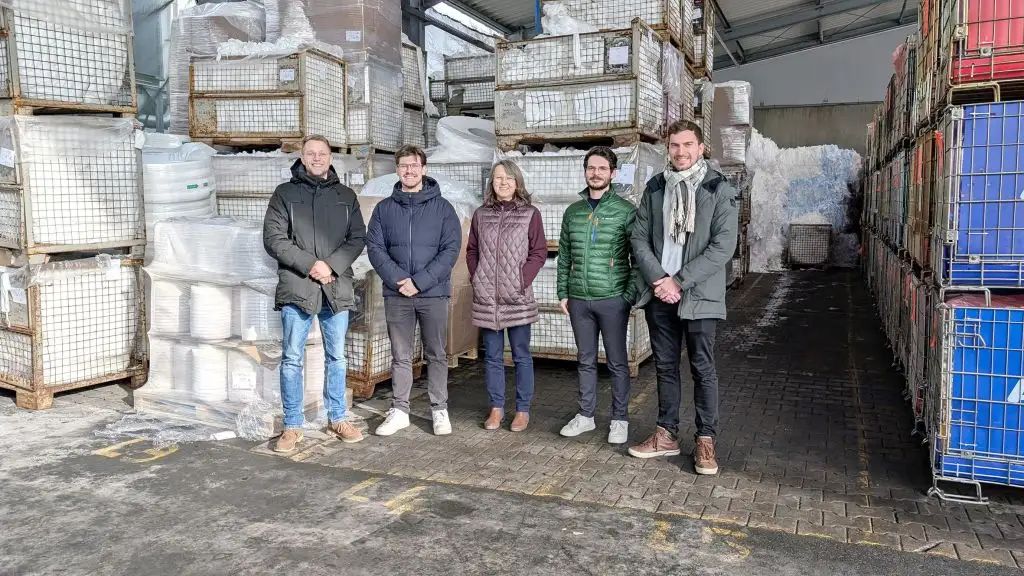 The reserach consortium to enchance recycled plastic coating with AI